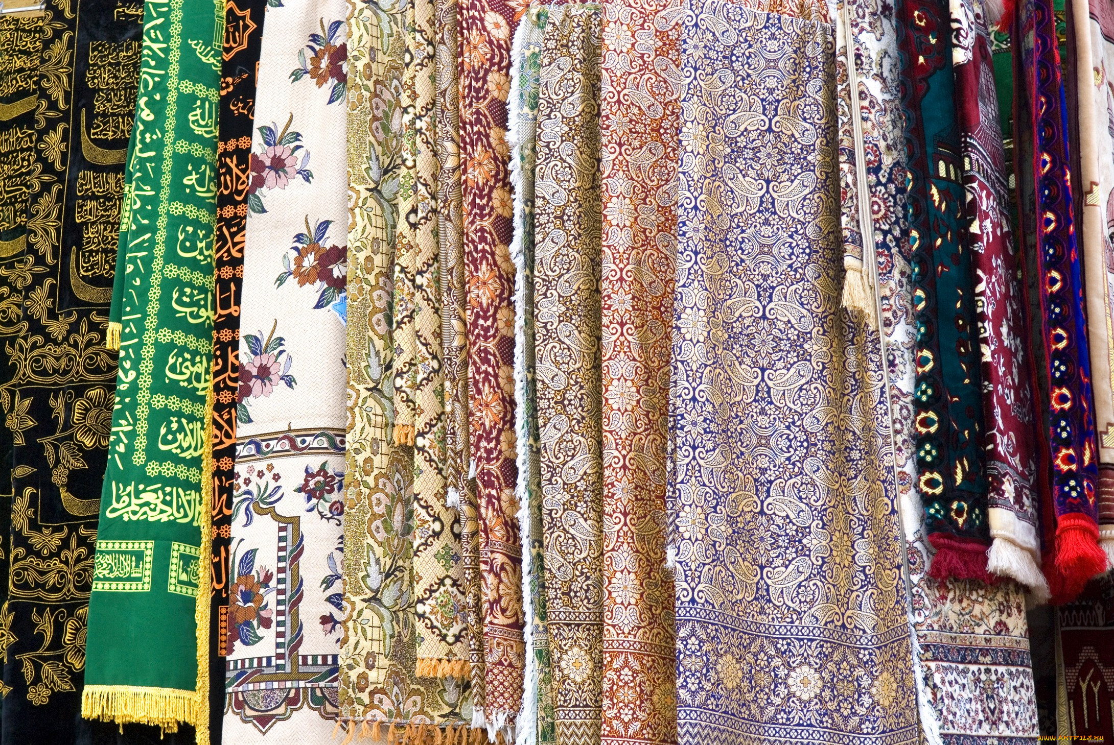 Турецкий интернет магазин москва. Таджикские ткани. Рынок тканей. Ткани из Таджикистана. Ткани для одежды.